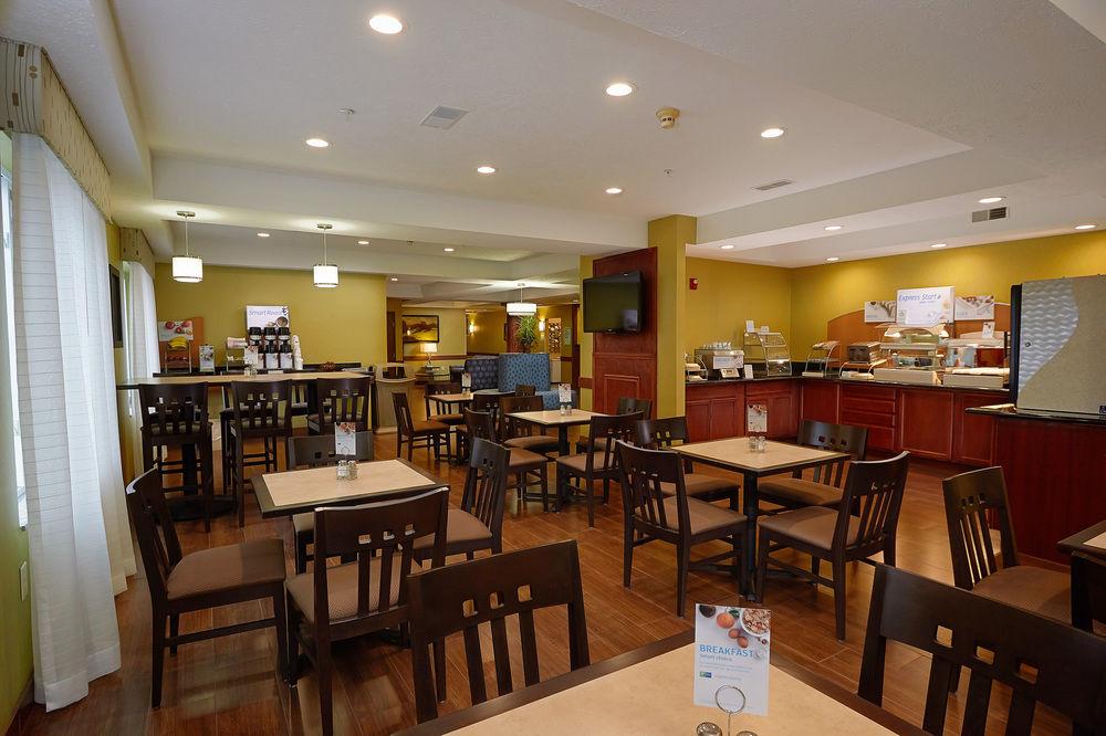 Holiday Inn Express Hotel & Suites Cadillac By Ihg Luaran gambar